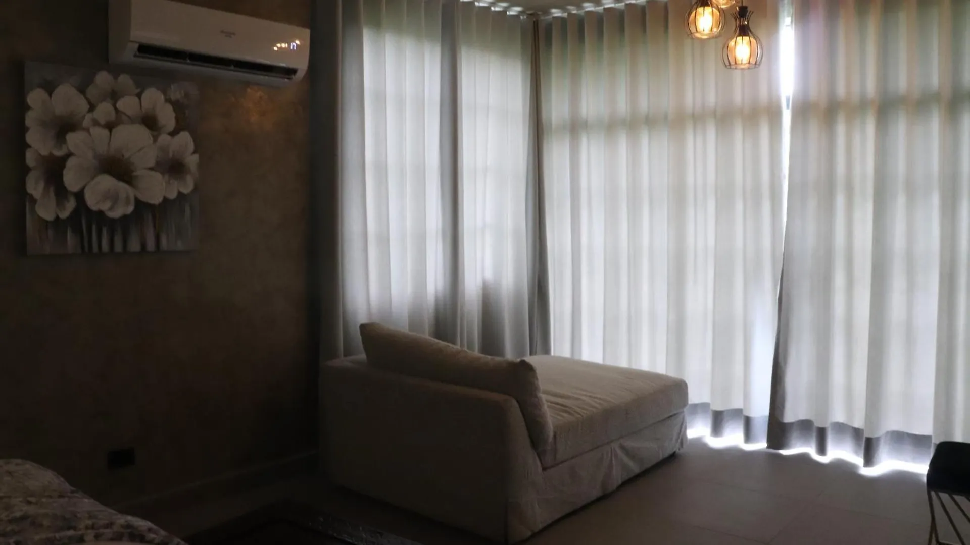 Villa Cantares Del Rio contacts